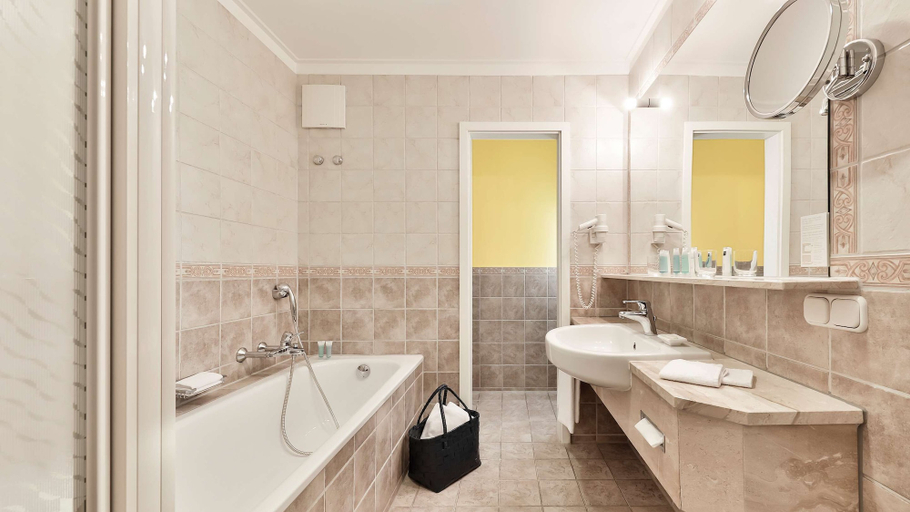 Bathroom 4, Dorint Marc Aurel Resort Bad Goegging, Kelheim