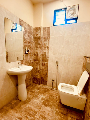Bathroom 4, Hotel Vrindavan Palace, Varanasi