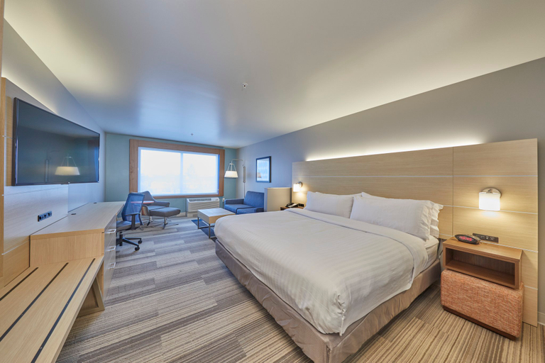 Bedroom 4, Holiday Inn Express & Suites HERMISTON DOWNTOWN by IHG, Umatilla