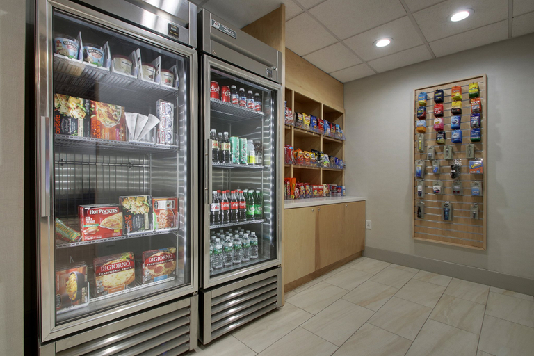 Food & Drinks 5, Holiday Inn Express & Suites MIDDLEBORO RAYNHAM by IHG, Plymouth