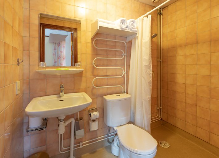 Bathroom 3, Hotel Victoria, Pärnu