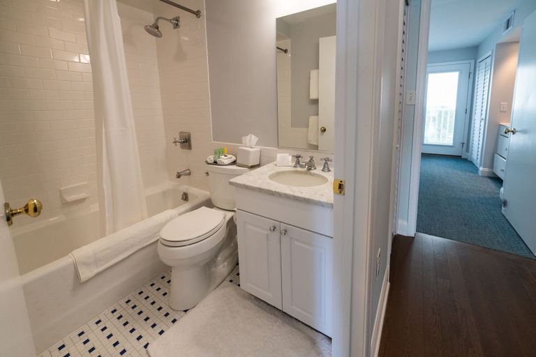 Bathroom 4, The Sandpiper Beach Club, Cape May