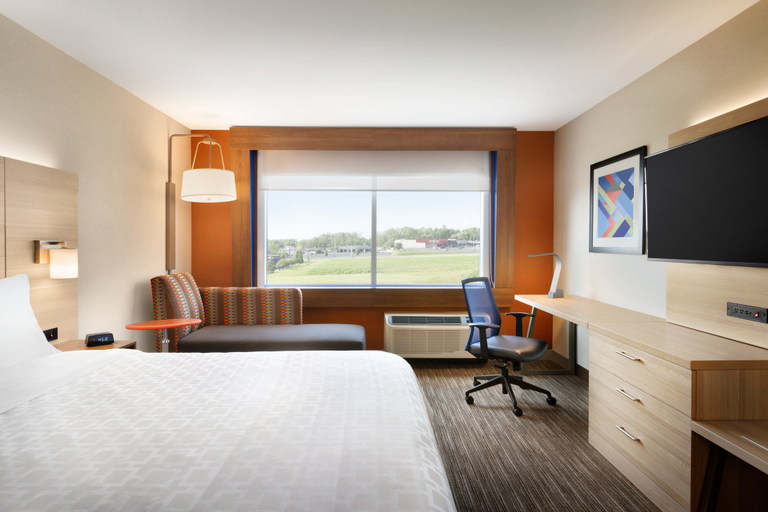 Bedroom 4, Holiday Inn Express & Suites CLEAR SPRING by IHG, Washington
