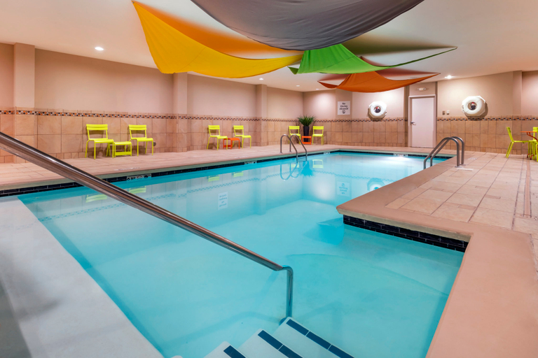 Sport & Beauty 4, Holiday Inn Express & Suites HAYS by IHG, Ellis