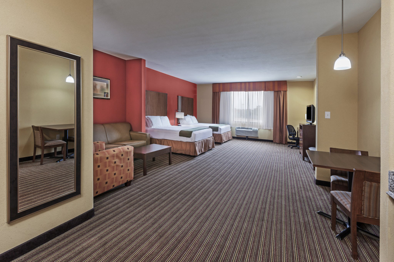 Bedroom 4, Holiday Inn Express & Suites CLEVELAND by IHG, Liberty