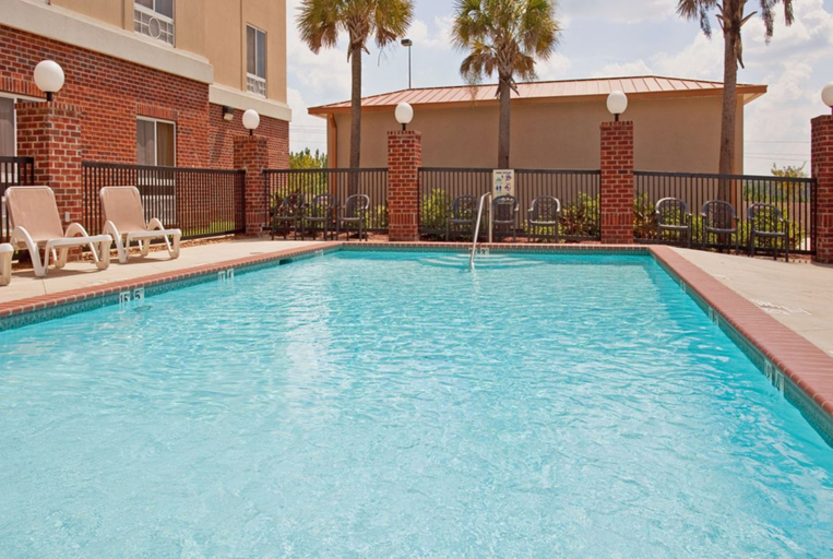 Sport & Beauty 4, Holiday Inn Express & Suites LUCEDALE by IHG, George