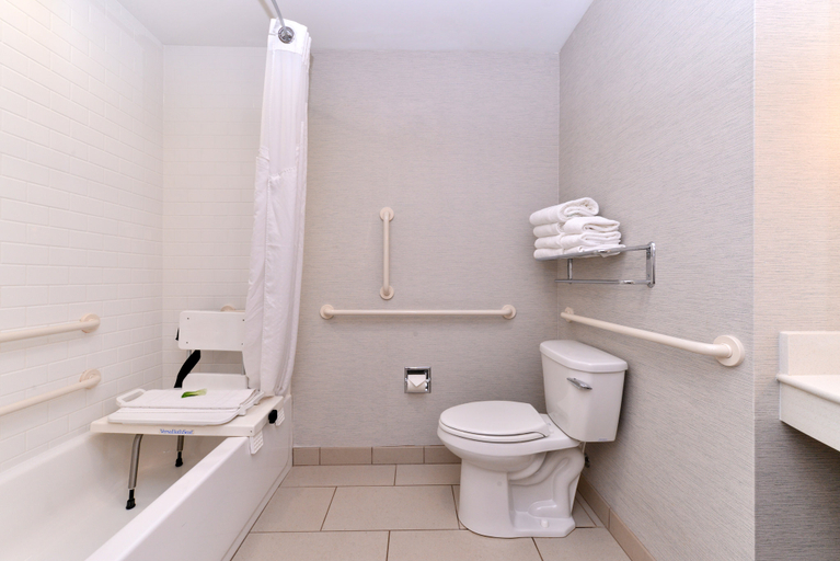 Bathroom 4, Holiday Inn Express & Suites TERRE HAUTE by IHG, Vigo