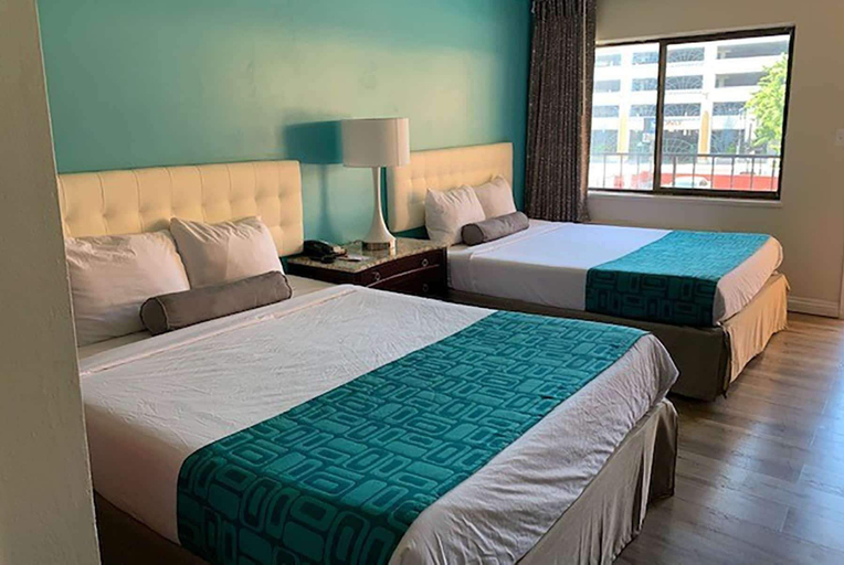 Bedroom 4, Howard Johnson by Wyndham Reno Downtown, Washoe