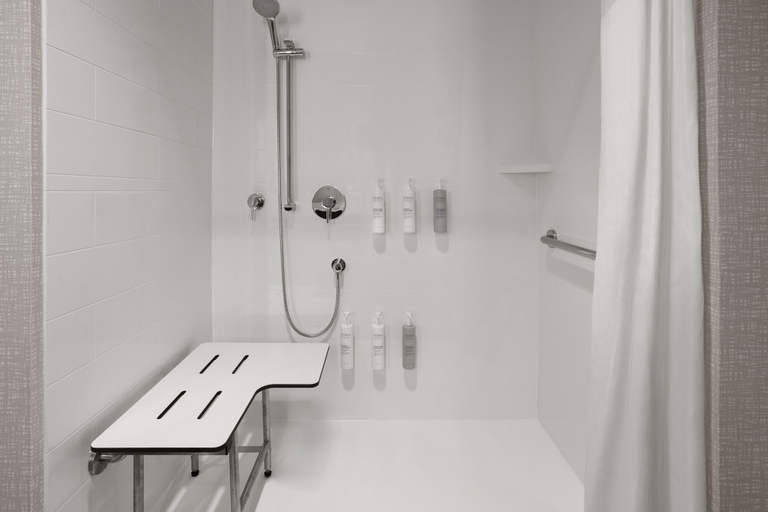Bathroom 4, Hampton Inn Cleveland Airport - Tiedeman Road, Cuyahoga