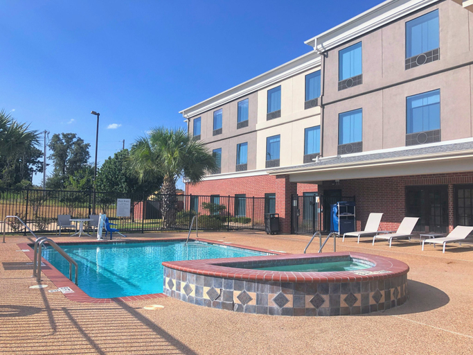 Exterior & Views 5, Holiday Inn Express & Suites HEARNE by IHG, Robertson