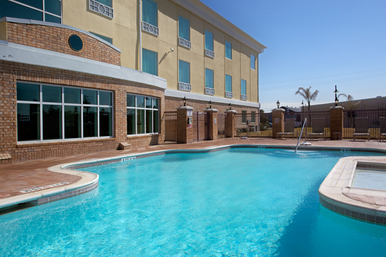 Sport & Beauty 3, Holiday Inn Express & Suites PEARLAND by IHG, Brazoria
