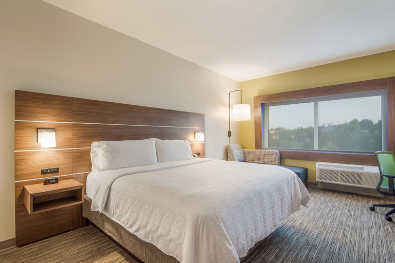 Bedroom 5, Holiday Inn Express & Suites ASHEBORO by IHG, Randolph
