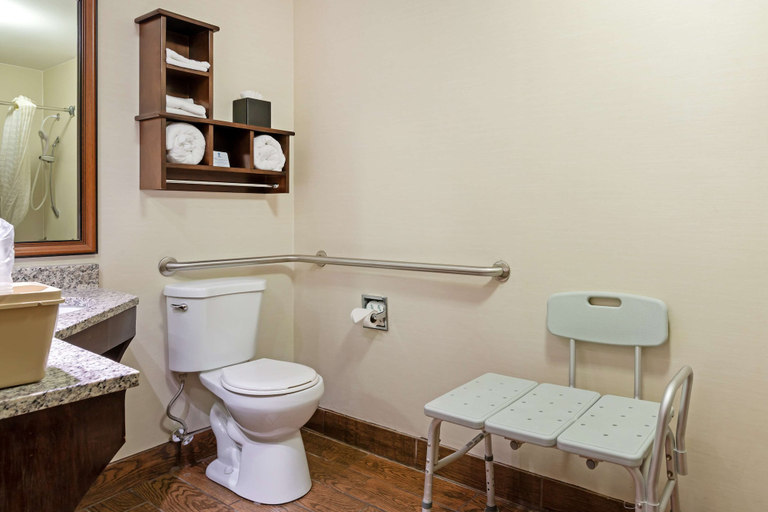 Bathroom 4, Best Western Colonial Inn, Crisp
