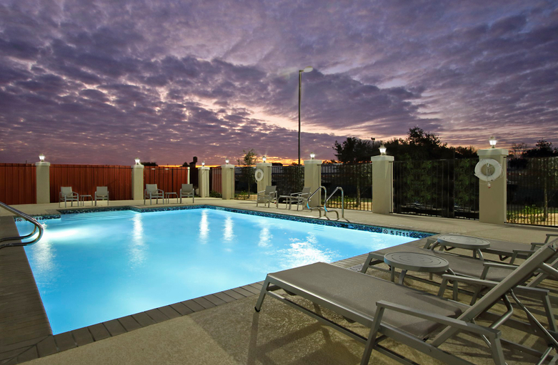 Sport & Beauty 2, Holiday Inn Express & Suites BROOKSHIRE - KATY FREEWAY by IHG, Waller