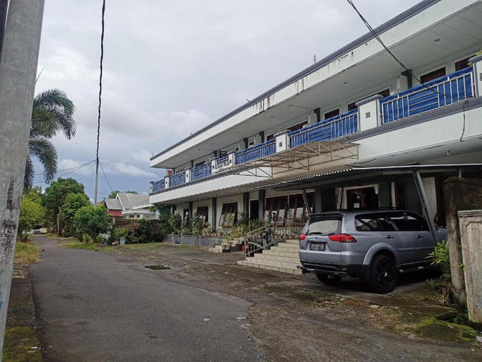 Exterior & Views