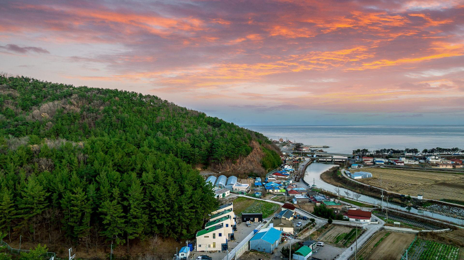 Others 1, Yeongdeok Haesonghaesol Poolvilla, Yeongdeok