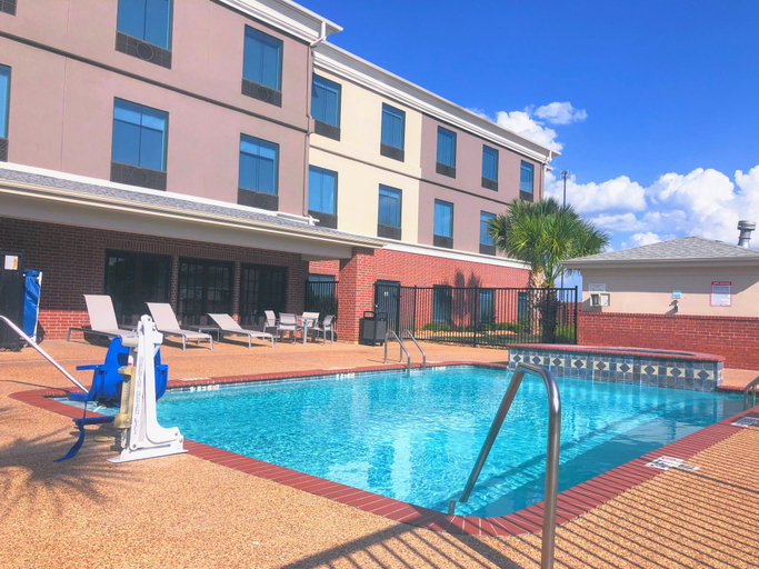 Sport & Beauty 3, Holiday Inn Express & Suites HEARNE by IHG, Robertson