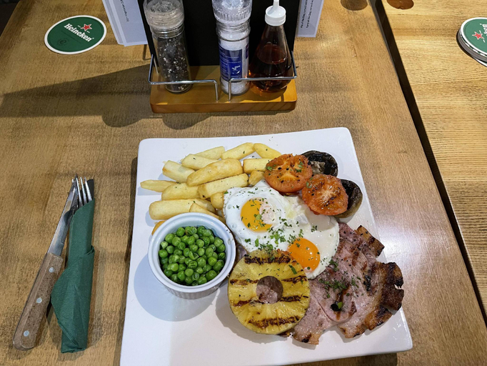 Food & Drinks 5, The Bull Hotel, Anglesey