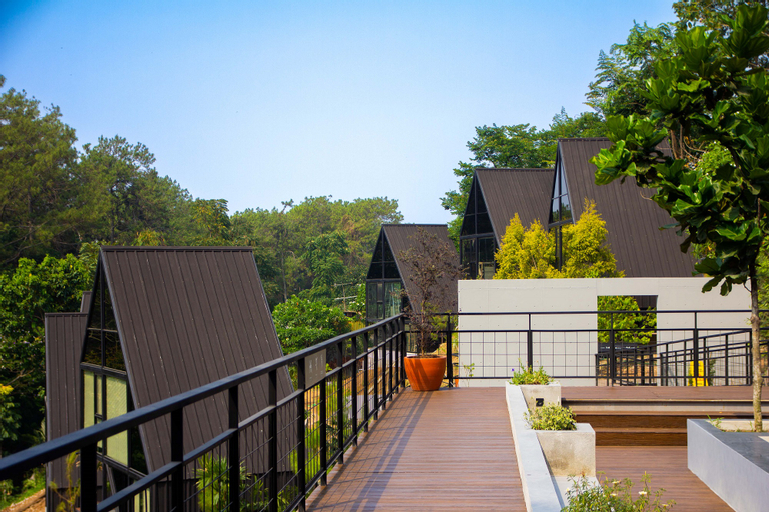 Exterior & Views 14