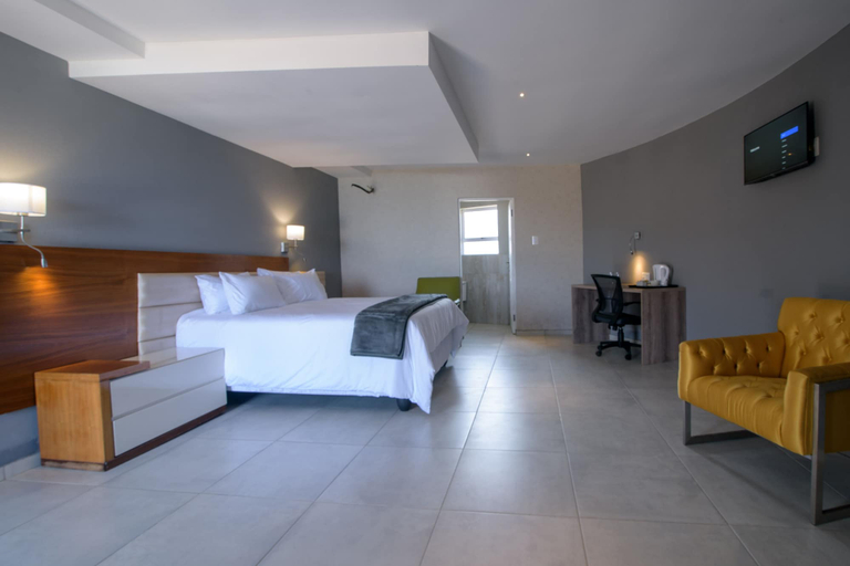 Bedroom 3, Green Fields Hotel, O.R.Tambo