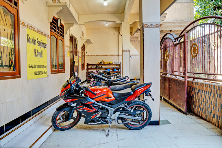 Others 5, SPOT ON 93107 Homestay H. Syarif Syariah - Bandar Gresik, Gresik