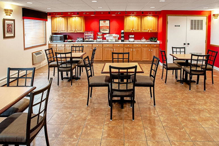 Food & Drinks 4, Econo Lodge Menomonie On The Bay MI, Lake Michigan
