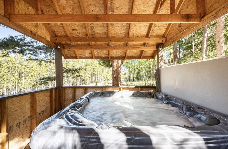 Sport & Beauty, 1235 A Baldy House, Summit