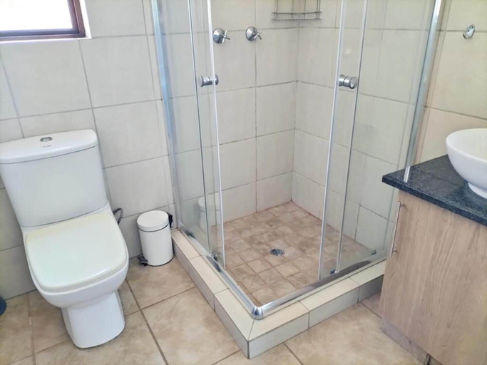 Bathroom 5, 7th Hole Golf Lodge, Waterberg