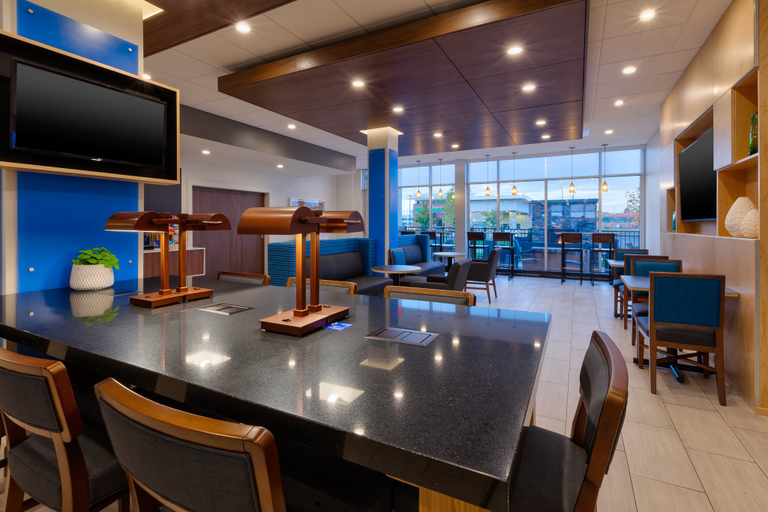 Food & Drinks 2, Holiday Inn Express & Suites EAU CLAIRE WEST I-94 by IHG, Eau Claire