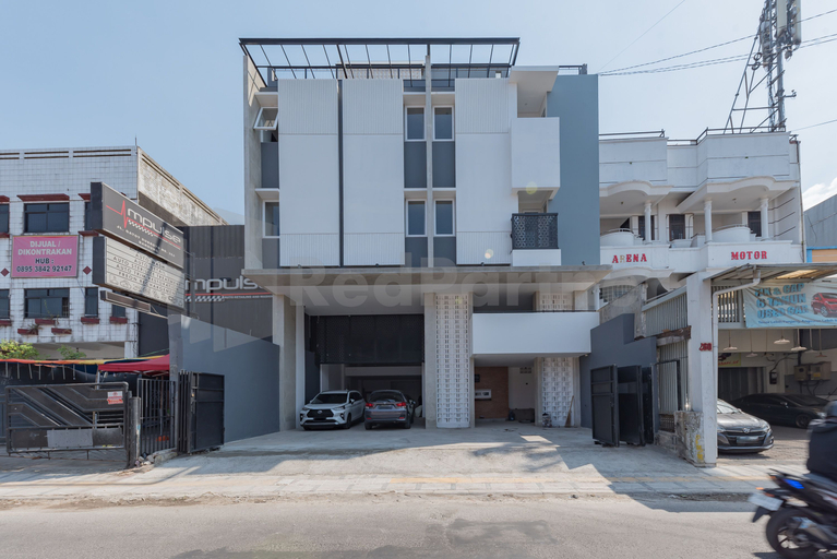 Exterior & Views 2, Hotel Rumah Gaharu Bandung RedPartner, Bandung