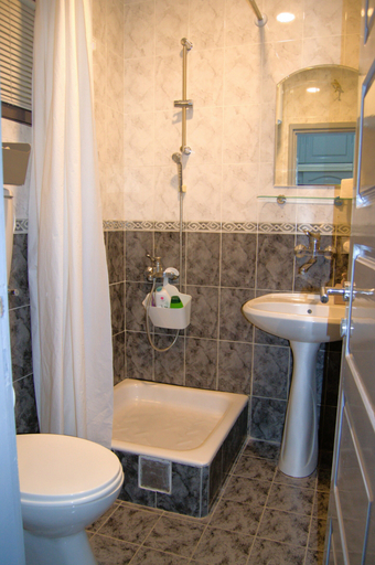 Bathroom 4, Yeshill Apart & Studio