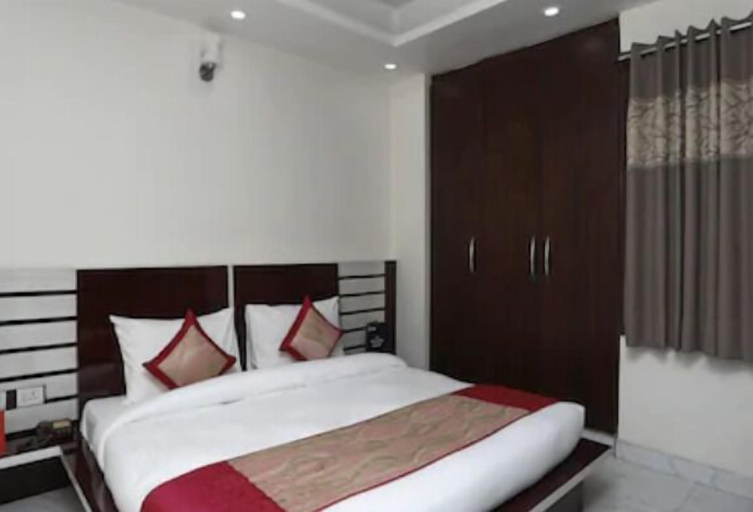 Bedroom 1, Hotel Trio Suites, Delhi