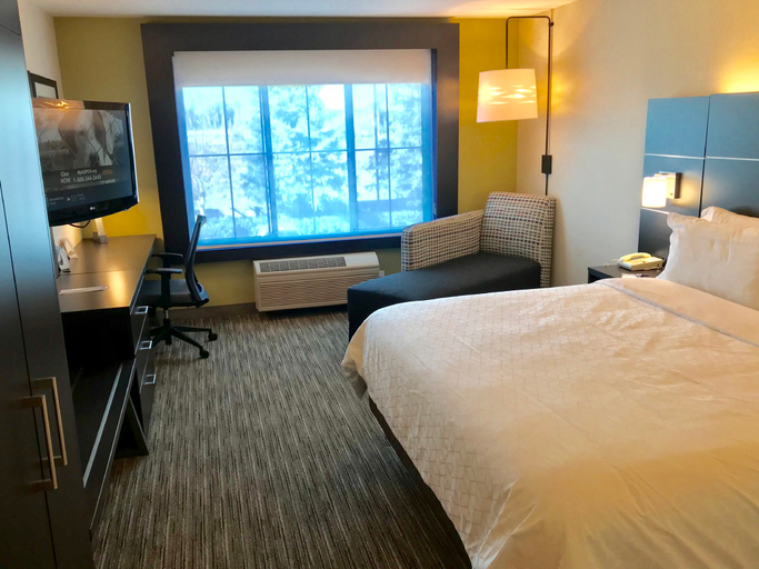 Bedroom 5, Holiday Inn Express & Suites TRACY by IHG, San Joaquin