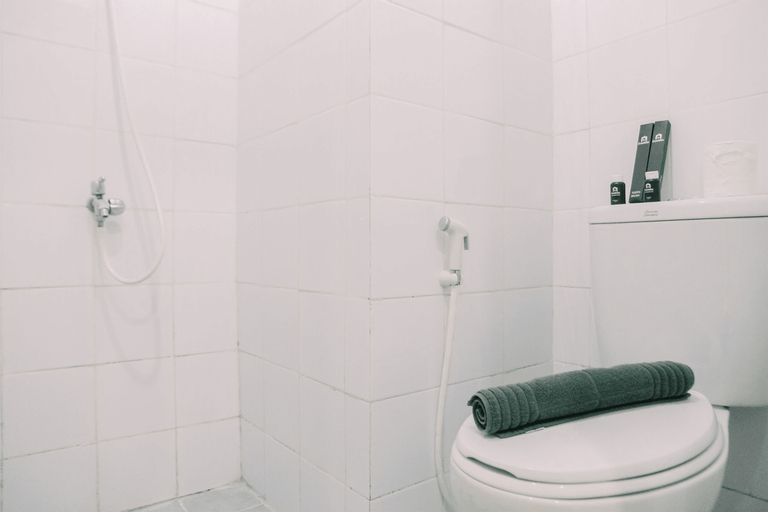 Bathroom, Comfortable 2BR Apartment at Sentra Timur Residence By Travelio, East Jakarta