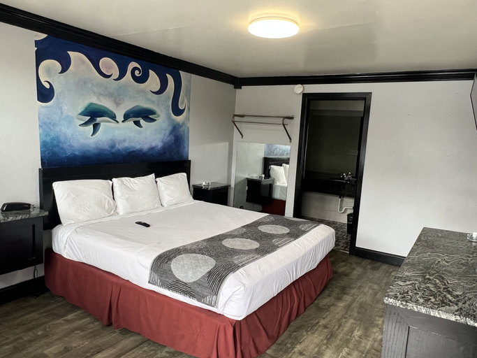 Bedroom 4, Cindy Lyn Motel, Cook