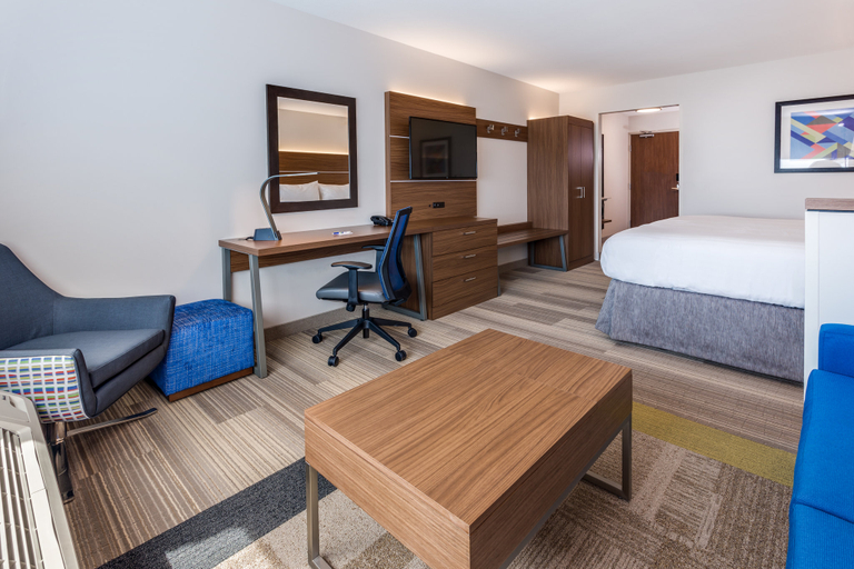Bedroom 5, Holiday Inn Express & Suites RICE LAKE by IHG, Barron