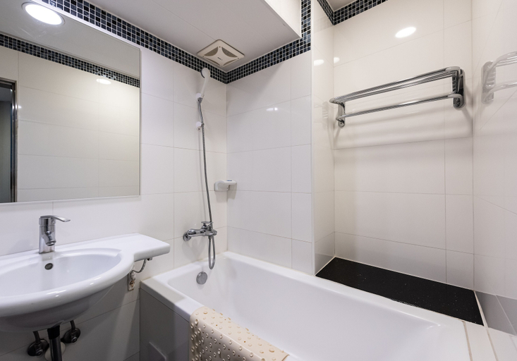 Bathroom 5, Hub Hotel - Zhongshan Branch, Taipei City