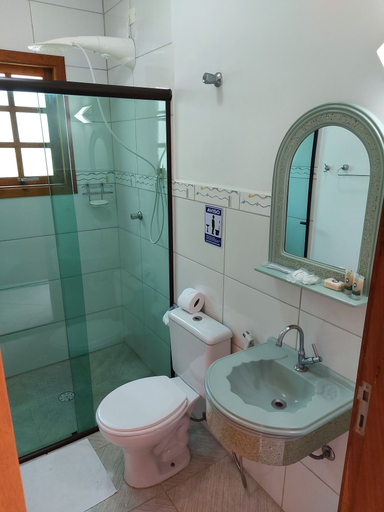 Bathroom 3, Hotel Kiribati, São Sebastião
