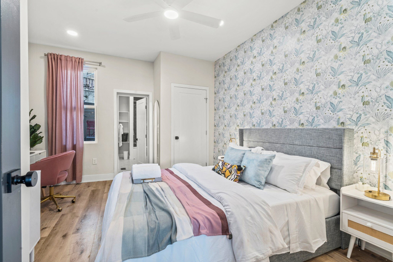 Bedroom 3, Passyunk Square Spacious 1BR - Huge Deck, Philadelphia
