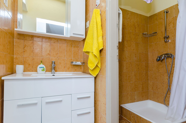 Bathroom 4, Apartments and Rooms Darinka, Jelsa
