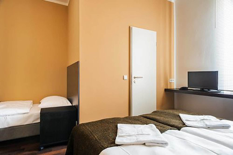 Bedroom 3, Apple City Hotel, Berlin
