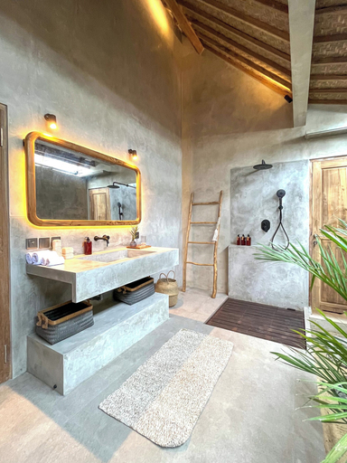 Bathroom, Villa Manouch, Klungkung