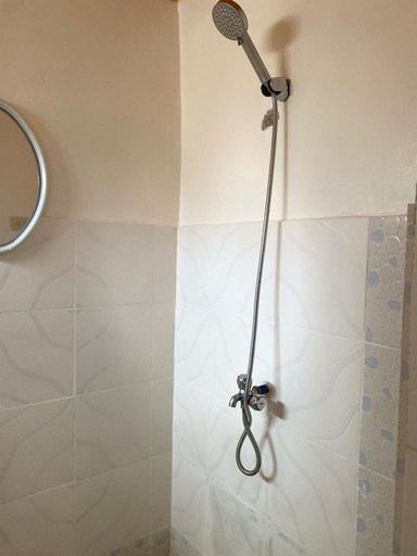 Bathroom 4, Malayah Hostel, General Luna