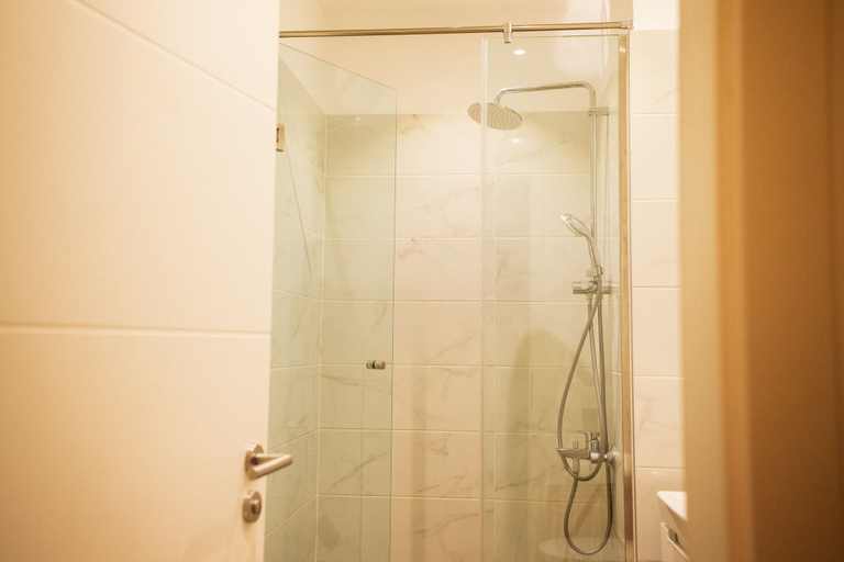 Bathroom 5, Unique Homes by Lennox, Accra