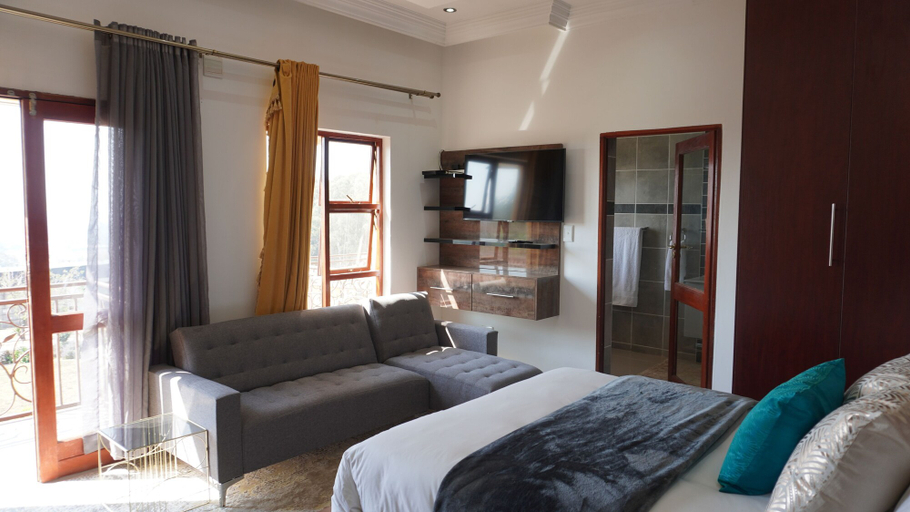 Bedroom 5, Cradle Mount Hotel & Conference Centre, West Rand