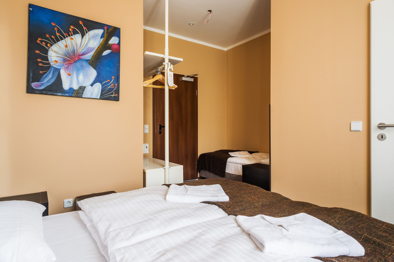 Bedroom 3, Apple City Hotel, Berlin