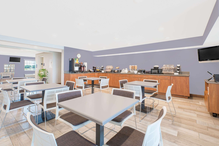 Food & Drinks 4, Microtel Inn & Suites By Wyndham Ames, Story