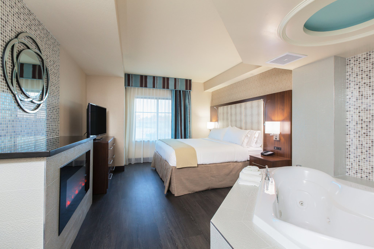 Bedroom 3, Holiday Inn Express & Suites EUREKA by IHG, Humboldt