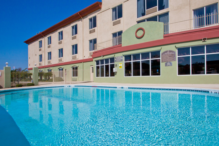Photos of Holiday Inn Express & Suites LIVE OAK