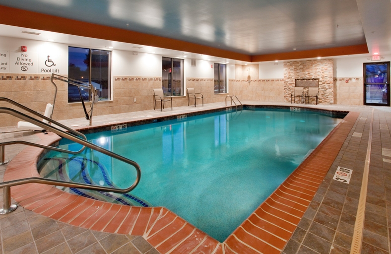 Sport & Beauty 2, Holiday Inn Express & Suites ST LOUIS AIRPORT, Saint Louis